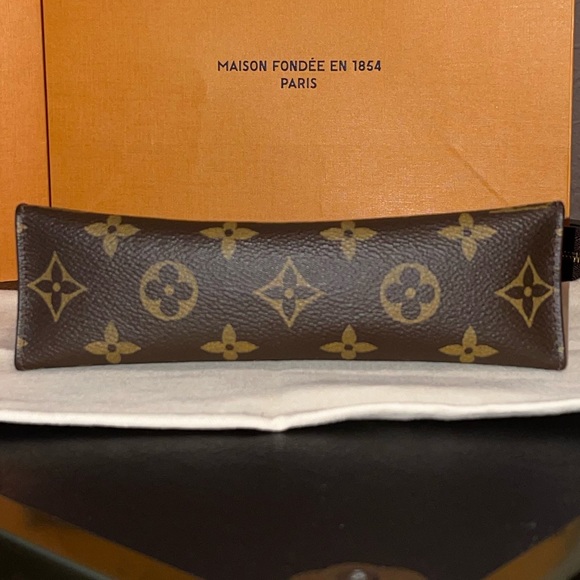 Louis Vuitton Poche Toilette - Picture 7 of 8